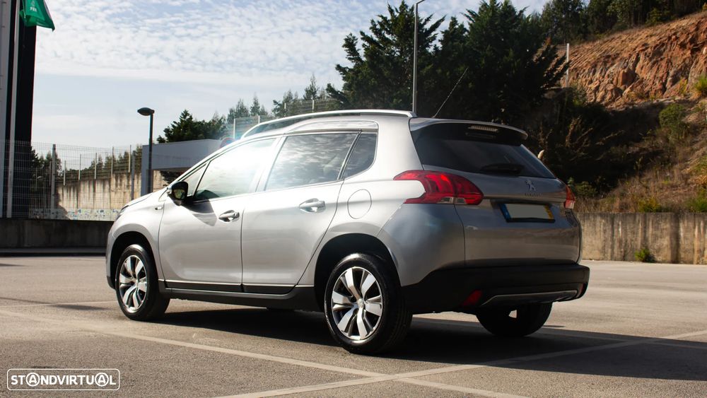 Peugeot 2008 1.2 PureTech Style - 4