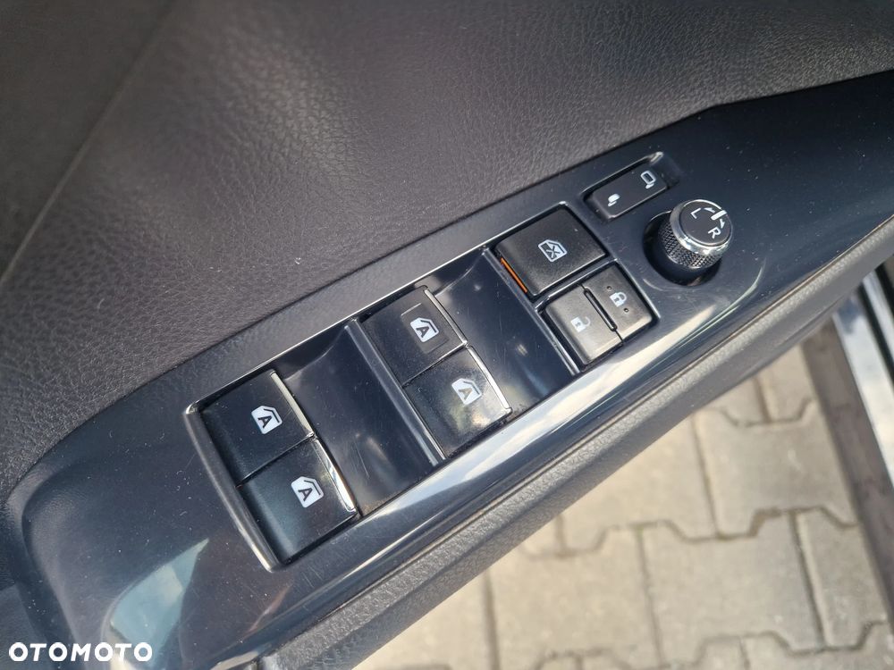 Toyota Camry Luxury - 12
