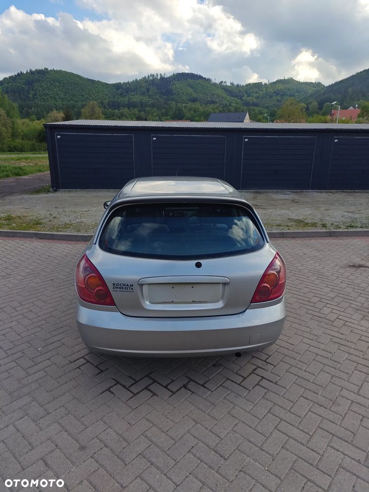 Nissan Almera 1.5 Visia + - 4