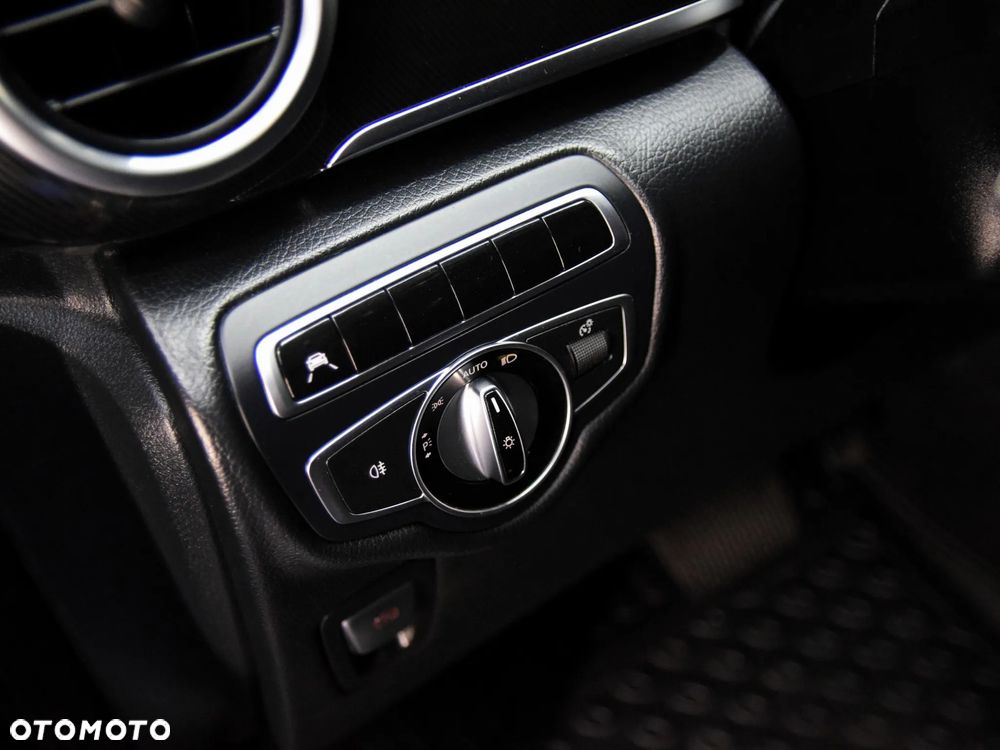 Mercedes-Benz Klasa V - 20