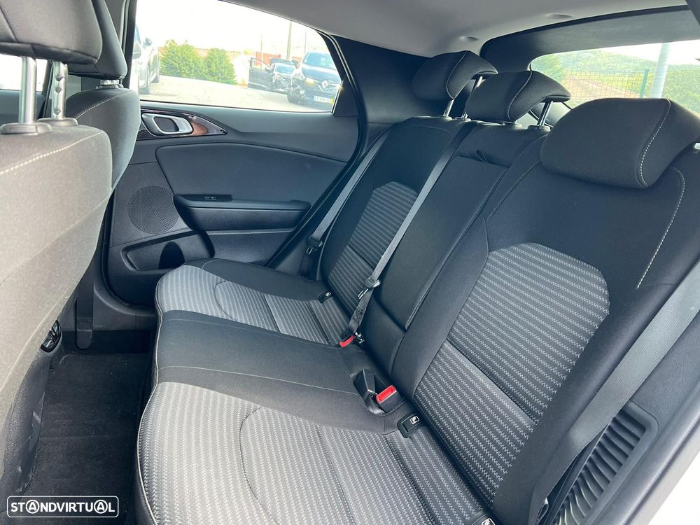 Kia XCeed 1.6 GDi PHEV Drive - 11