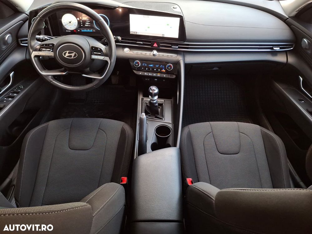 Hyundai Elantra - 16