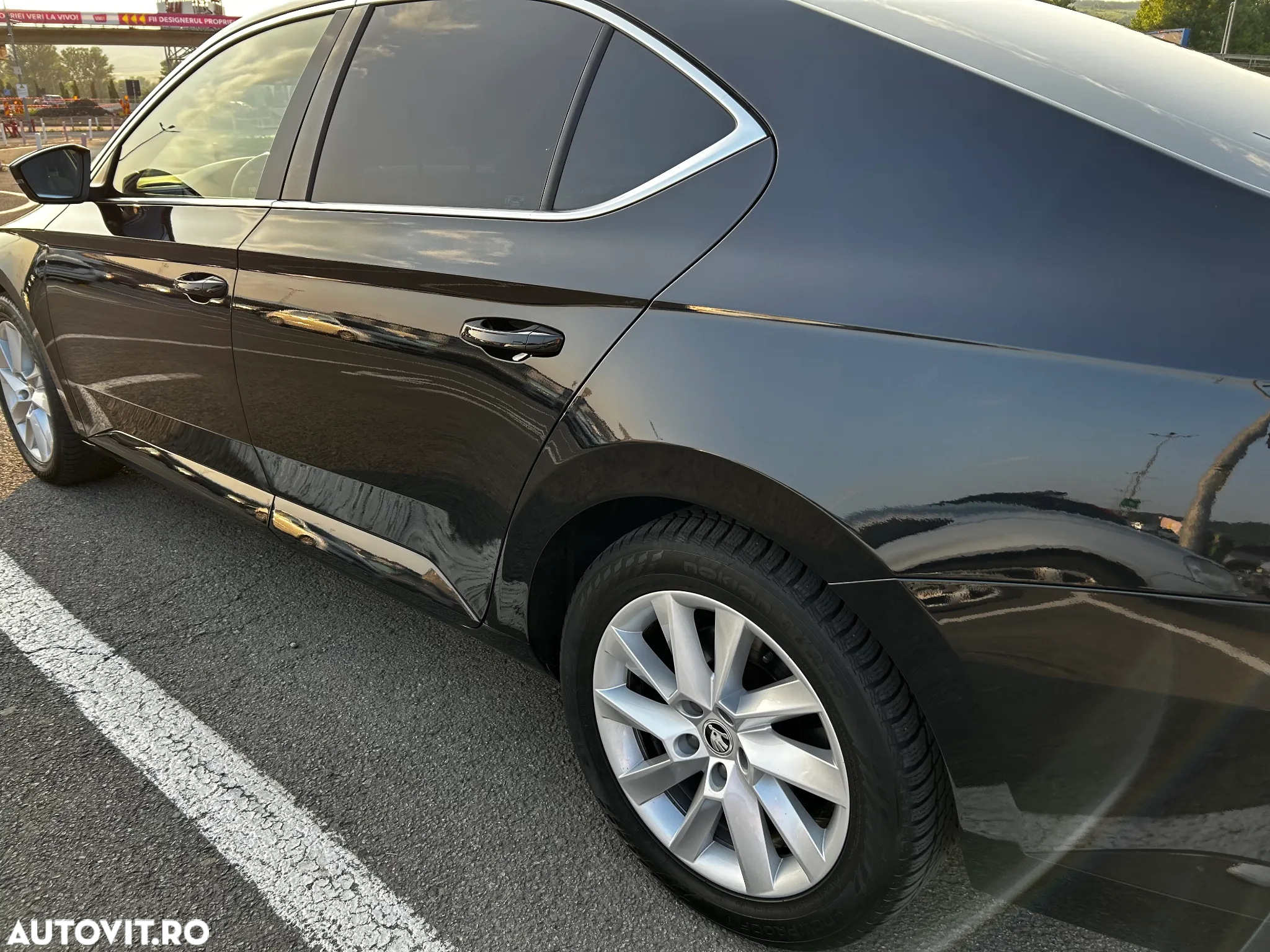 Skoda Superb Combi 2.0 TDI DSG Ambition - 6