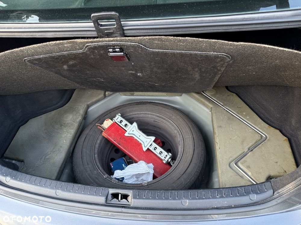 Toyota Avensis 1.8 Comfort - 19