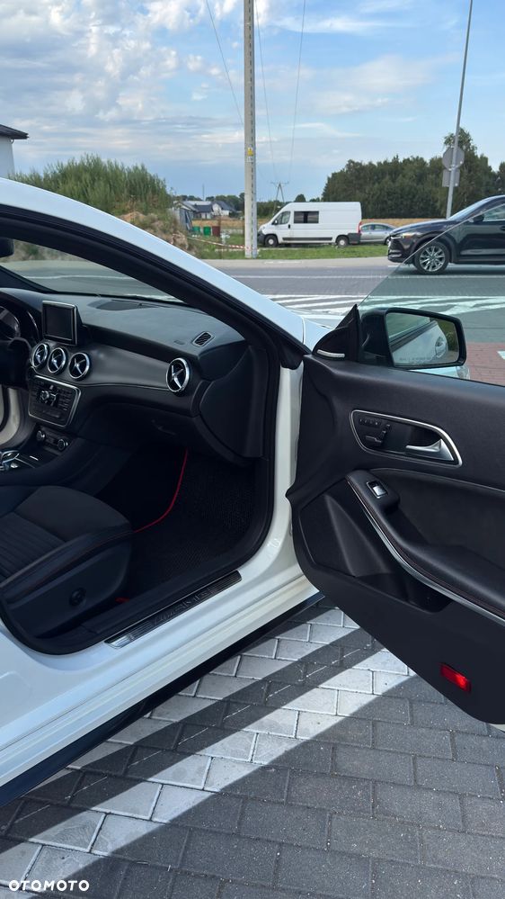 Mercedes-Benz CLA 45 AMG 4-Matic - 13