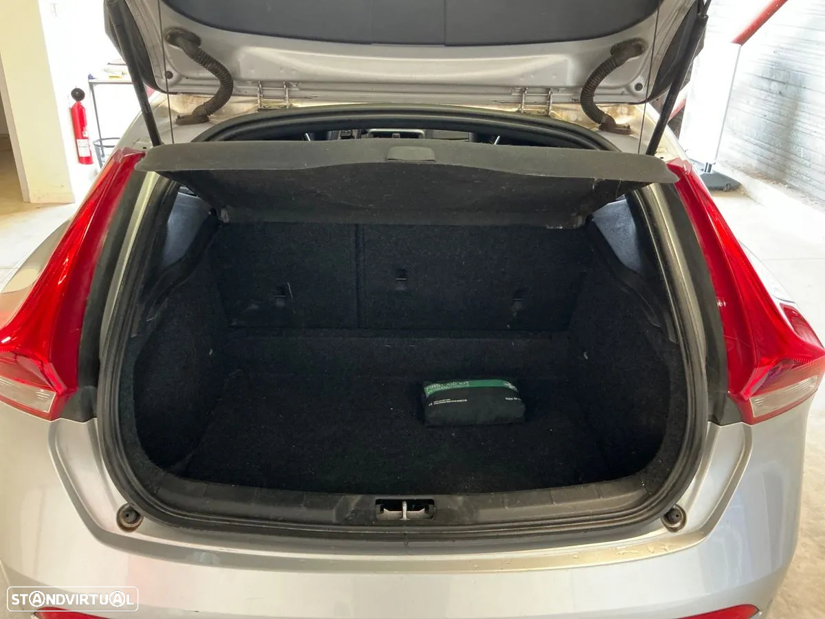 Volvo V40 2.0 D2 R-Design - 6