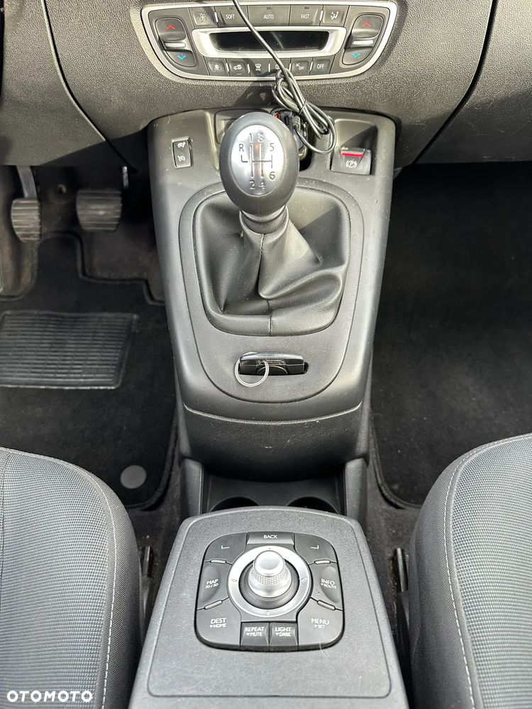 Renault Scenic 1.5 dCi Emotion - 17