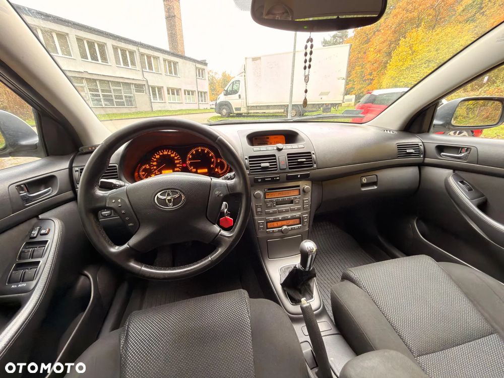 Toyota Avensis - 25