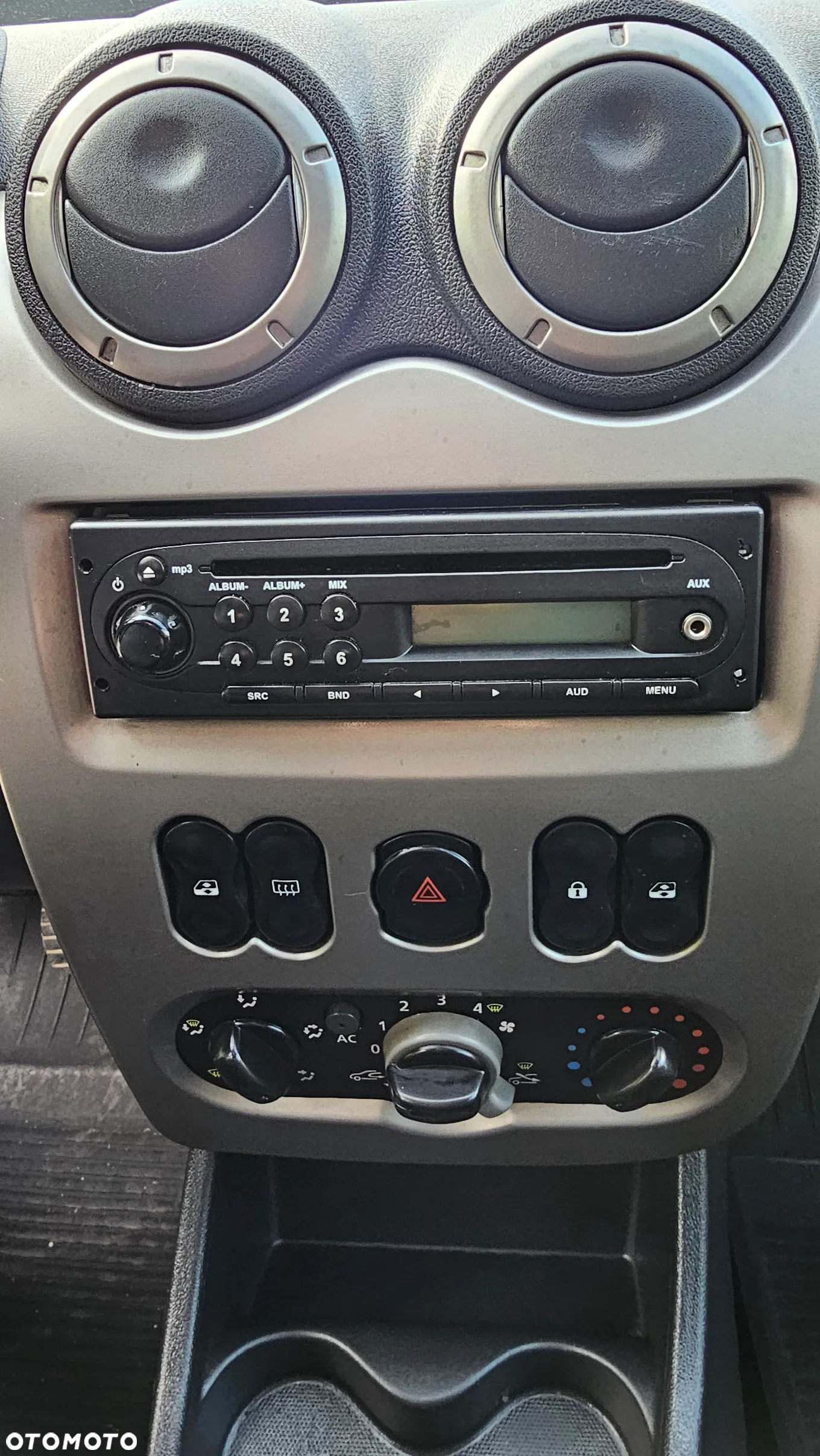 Dacia Sandero 1.6 Laureate - 7