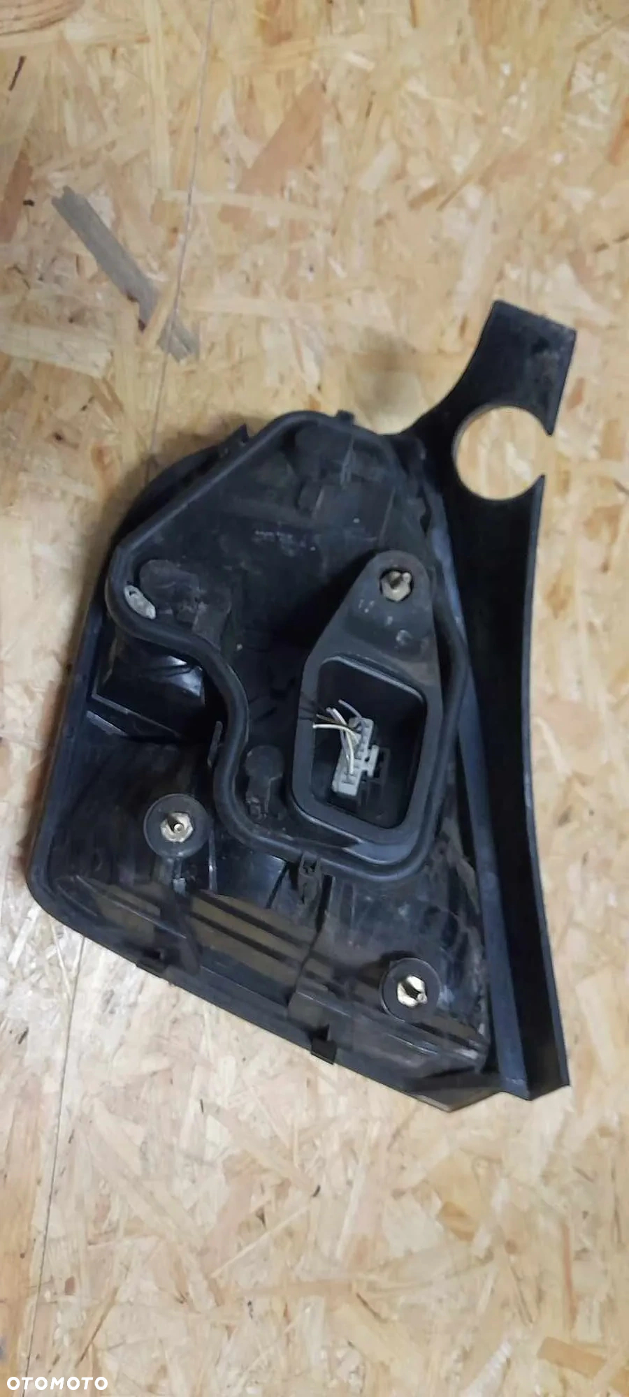 LAMPA  PRAWA LEWA  TYŁ FIAT STILO I HATCHBACK 3 D - 7