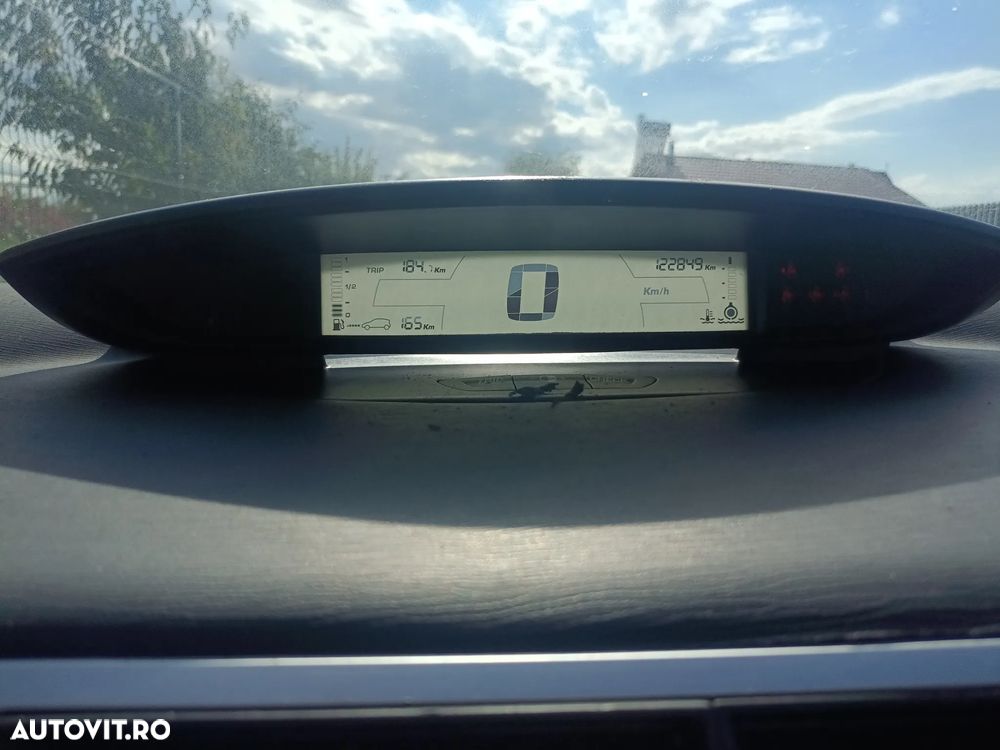 Citroën C4 1.4i 16V SX - 5