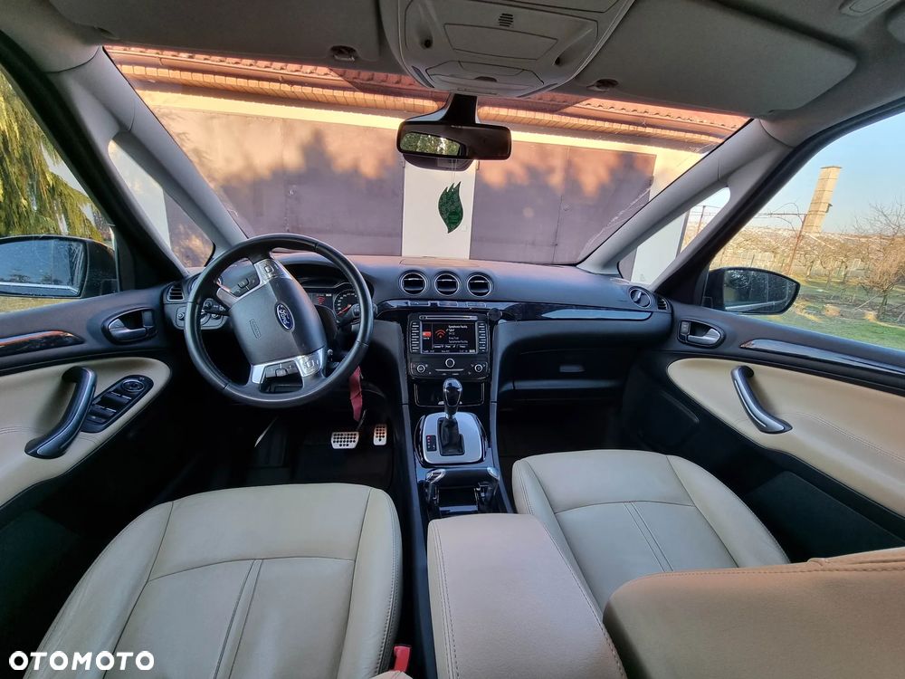 Ford S-Max - 32