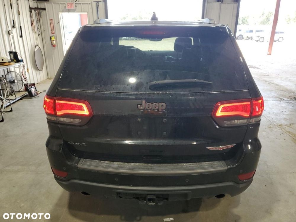 Jeep Grand Cherokee - 12