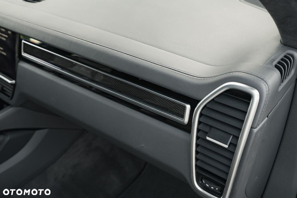 Porsche Cayenne - 33