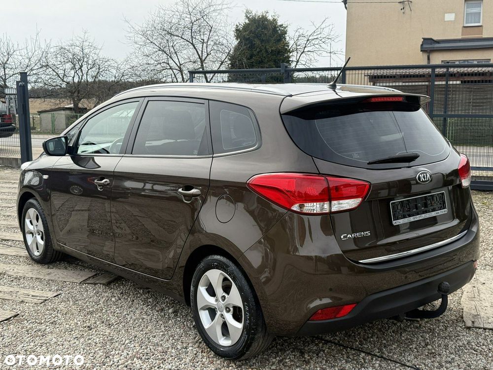 Kia Carens - 4