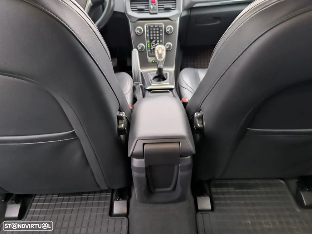 Volvo V40 D2 Momentum - 40