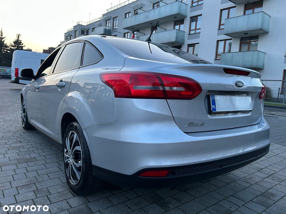 Ford Focus 1.6 Trend - 32