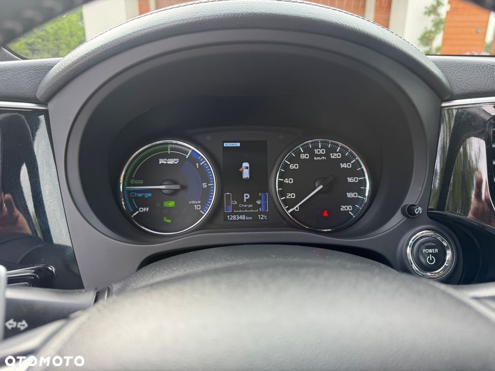 Mitsubishi Outlander 2.4 4WD Diamant+ - 22