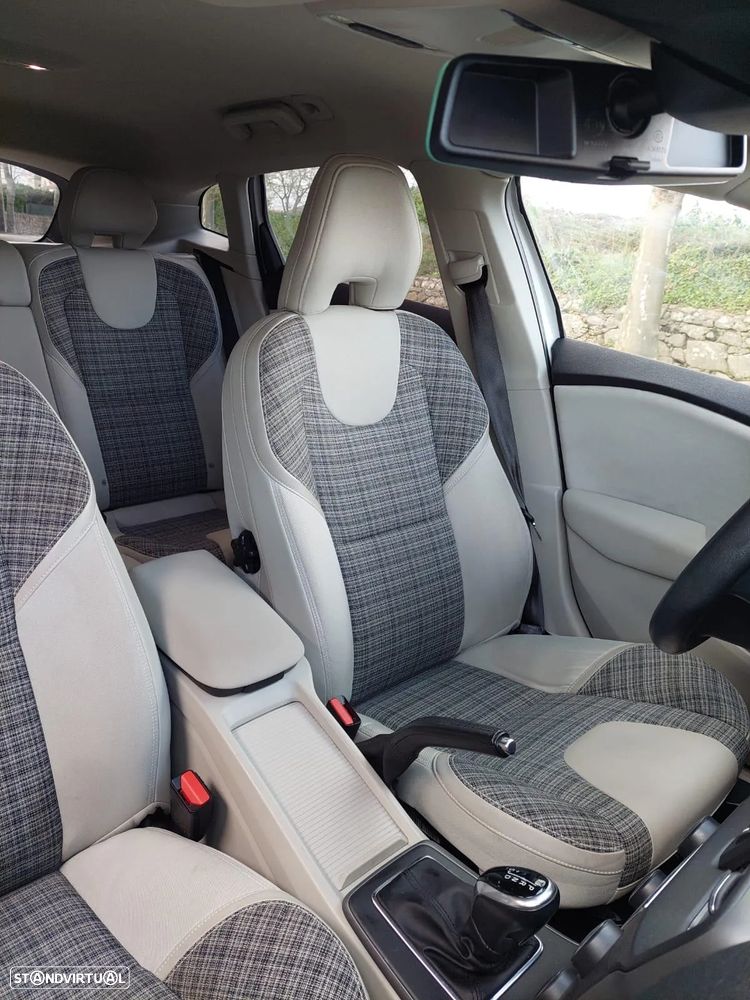 Volvo V40 Cross Country 2.0 D2 Kinetic Geartronic - 9