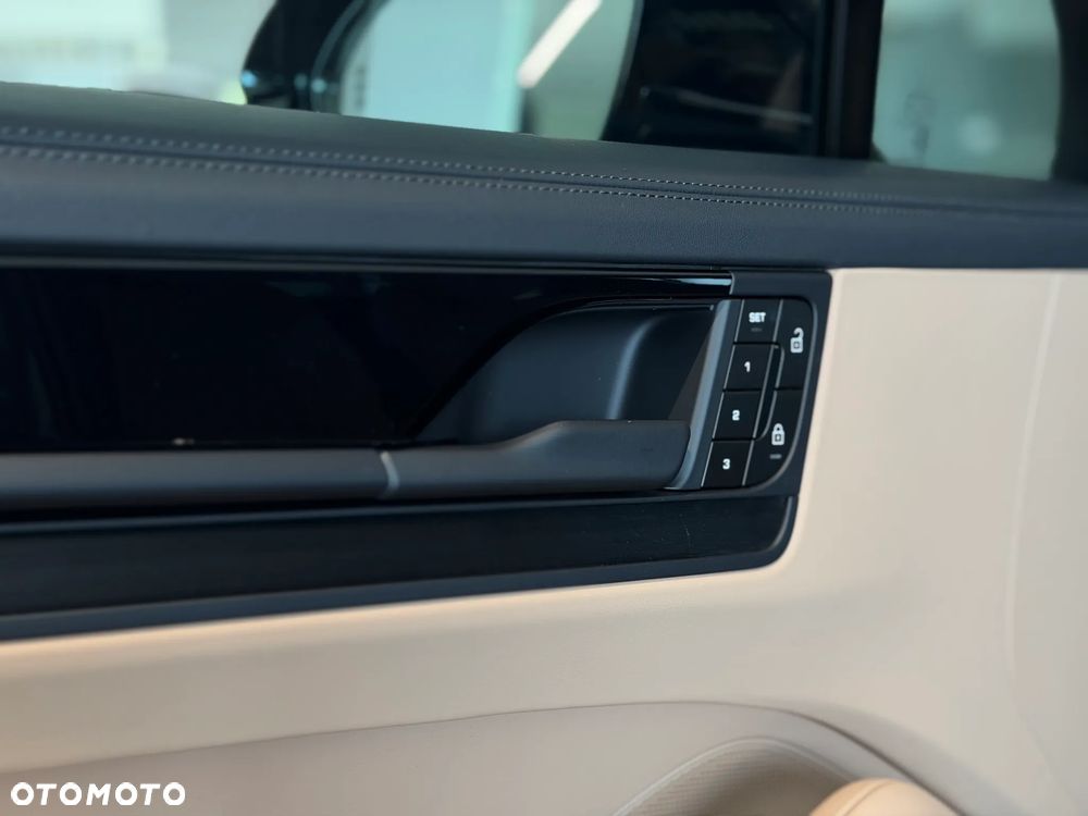 Porsche Cayenne E-Hybrid PHEV Black Edition - 16