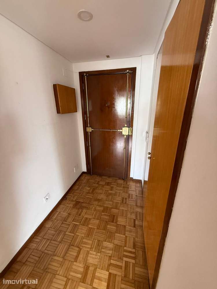 Arrendamento de T2 em Alfragide com lugar de estacionamento em garagem - Grande imagem: 2/20