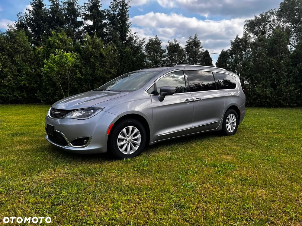 Chrysler Pacifica - 11