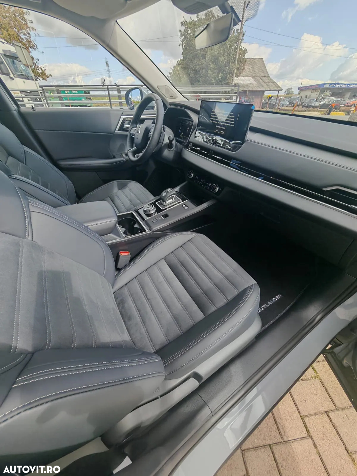 Mitsubishi Outlander 2.4 4WD Plug-In Hybrid - 29