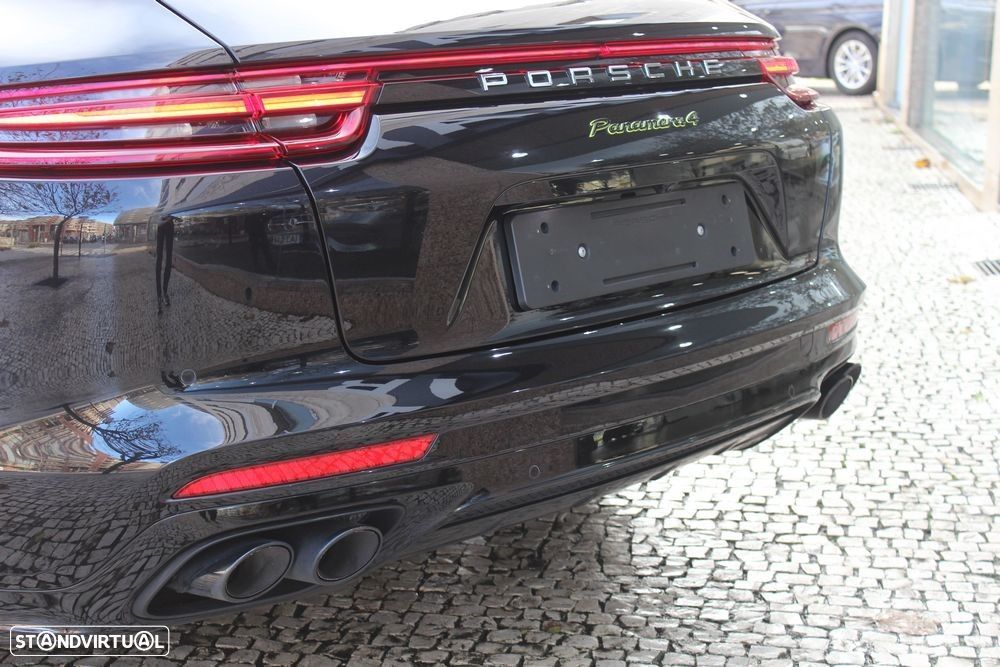 Porsche Panamera Sport Turismo 4 E-Hybrid - 12