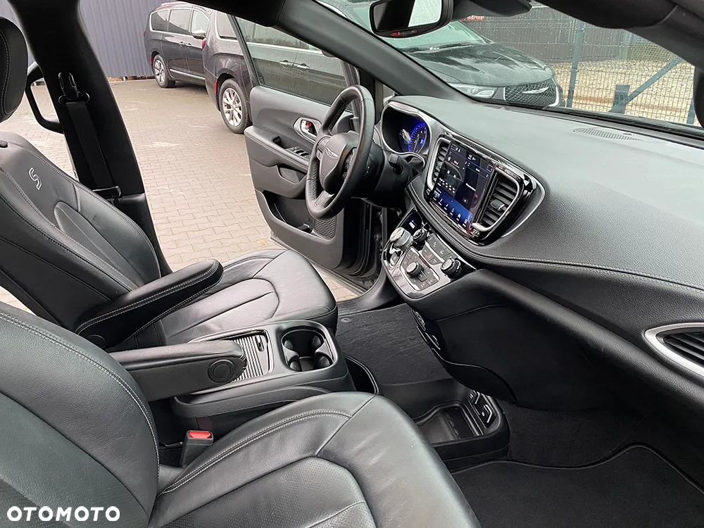 Chrysler Pacifica - 5