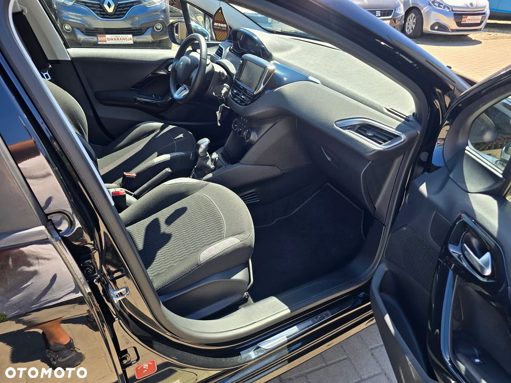 Peugeot 208 - 12