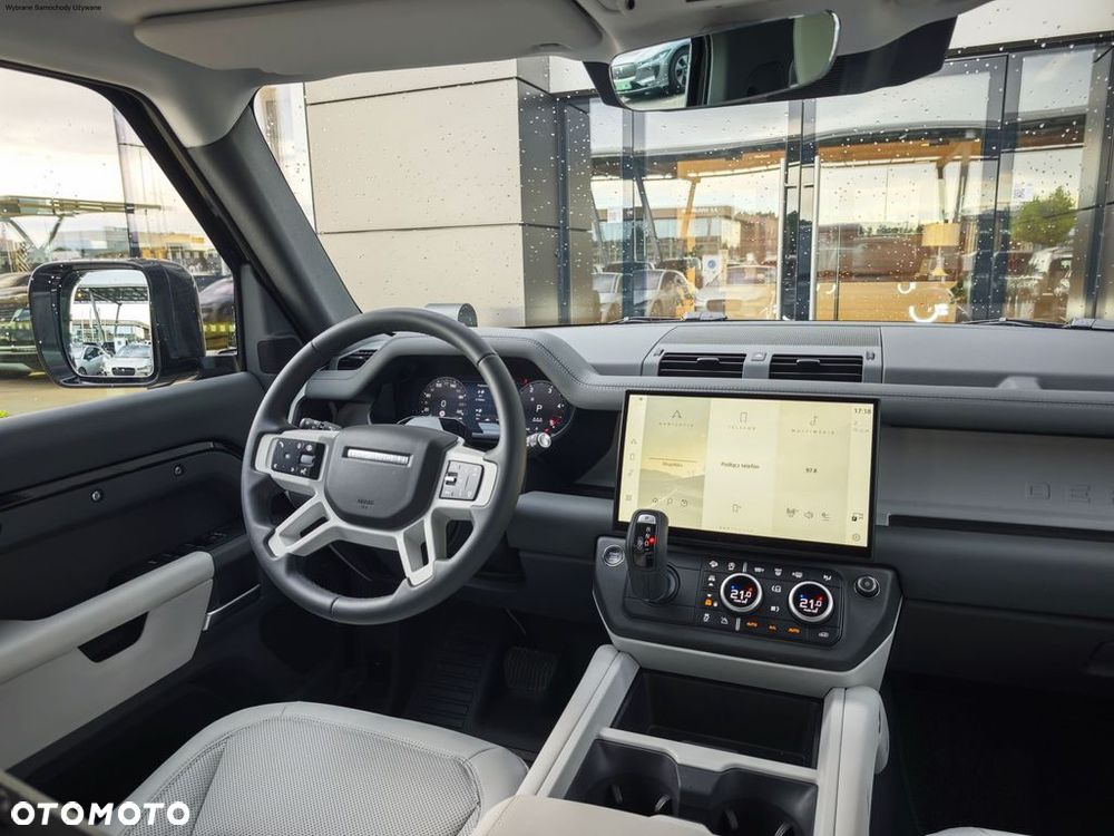 Land Rover Defender - 16