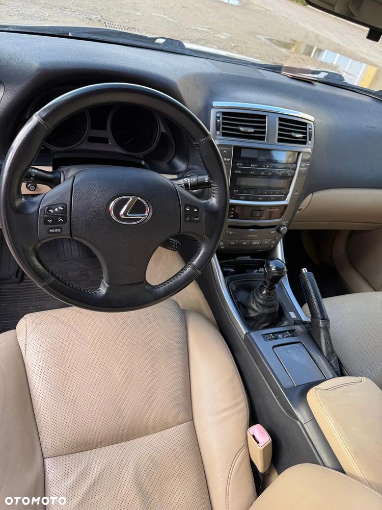 Lexus IS 220 D Prestige - 11