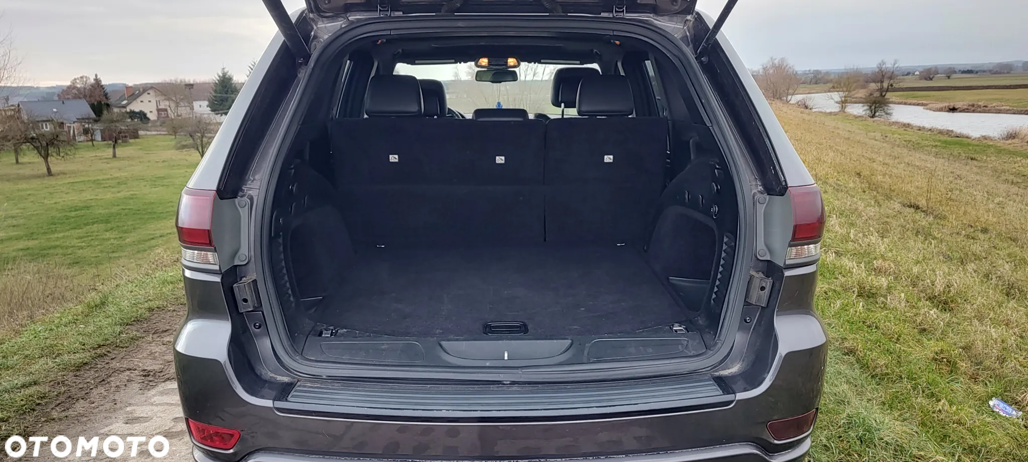 Jeep Grand Cherokee - 12