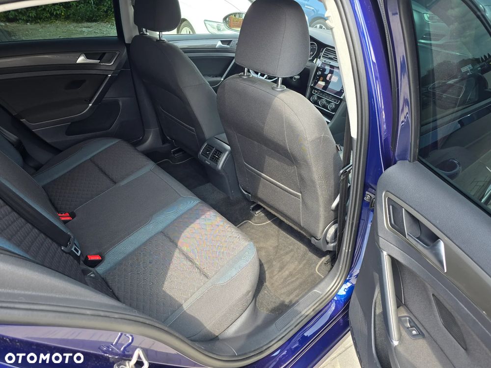 Volkswagen Golf - 10