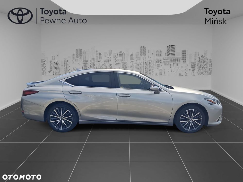 Lexus ES - 5