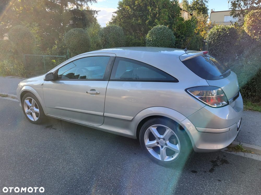 Opel Astra III GTC 1.9 CDTI Sport - 4