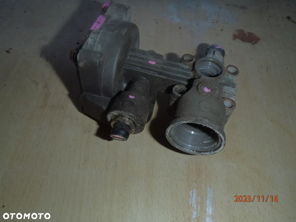 kompresor pompka zawieszenie silniczek  mocowanie tłok głowica zawór czujnik przewód wiązka kostka zbiorniczek range rover sport l320 discovery - 3