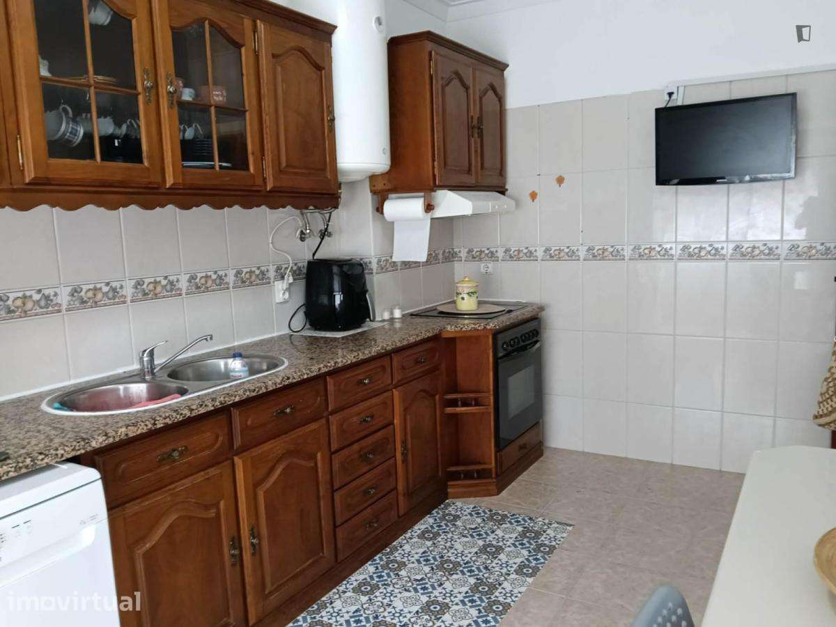 Quarto - localizado em Setubal - Grande imagem: 5/8