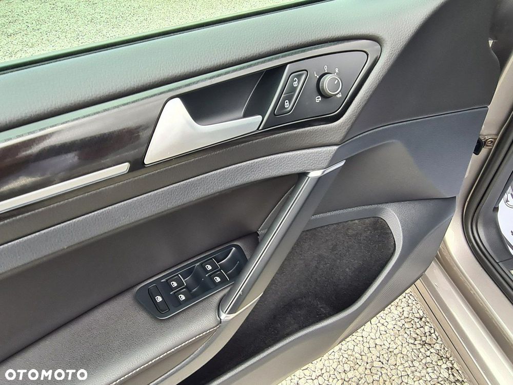 Volkswagen Golf R 2.0 TSI OPF 4Motion DSG - 32