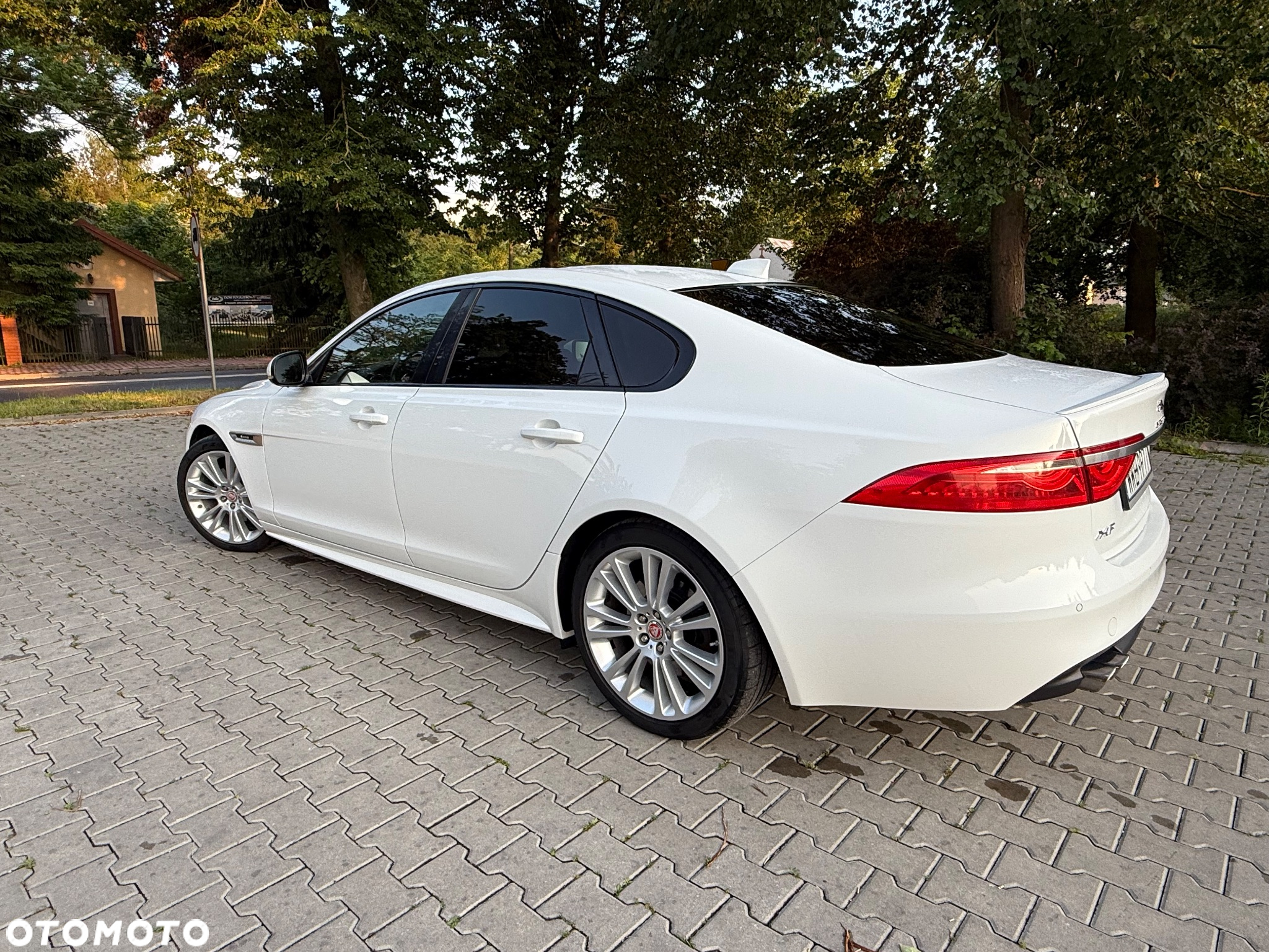 Jaguar XF 20d R-Sport - 8