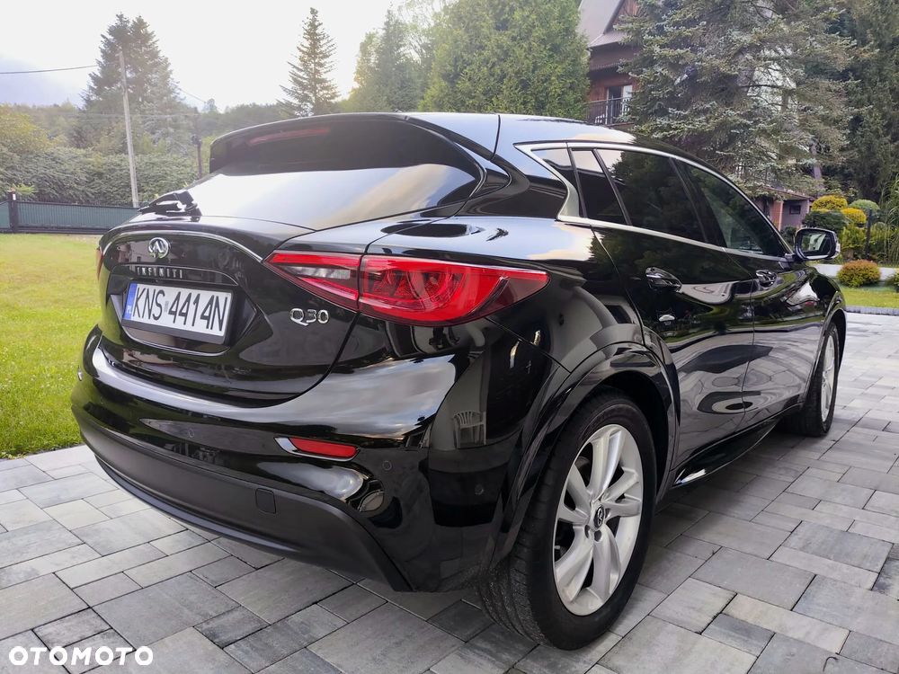 Infiniti Q30 1.5d Premium City Black - 11