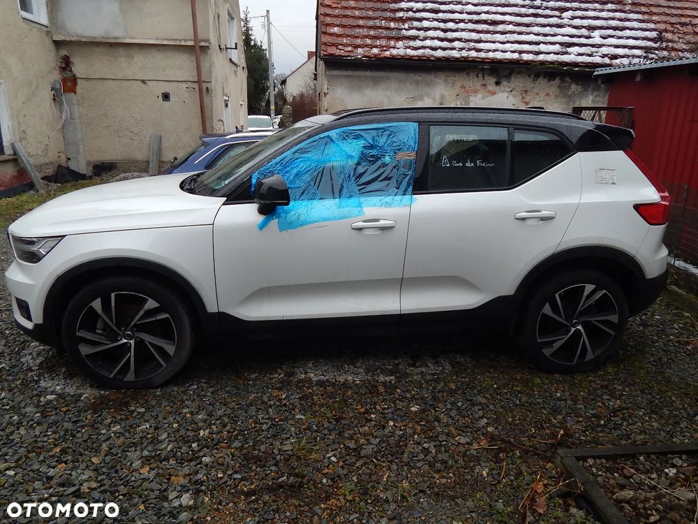 Volvo XC 40 T4 AWD R-Design - 4