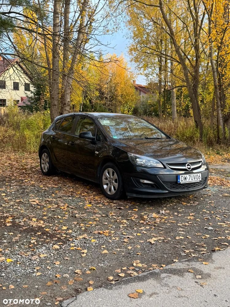 Opel Astra 2014 photo 2