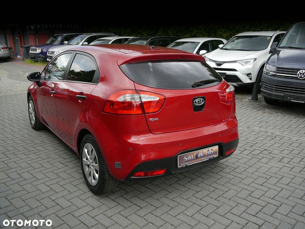 Kia Rio 1.4 L - 6