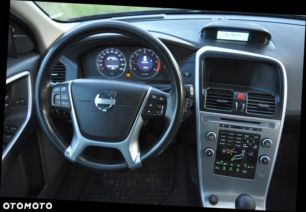 Volvo XC 60 2.4D AWD Momentum - 25