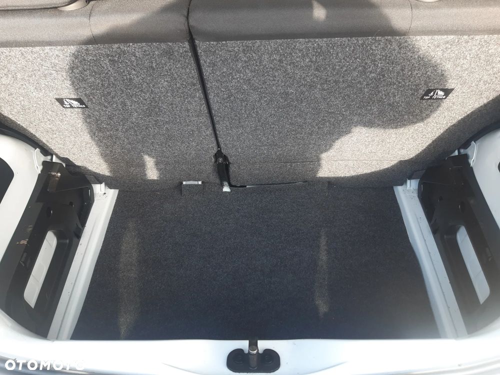 Volkswagen up! Active - 33