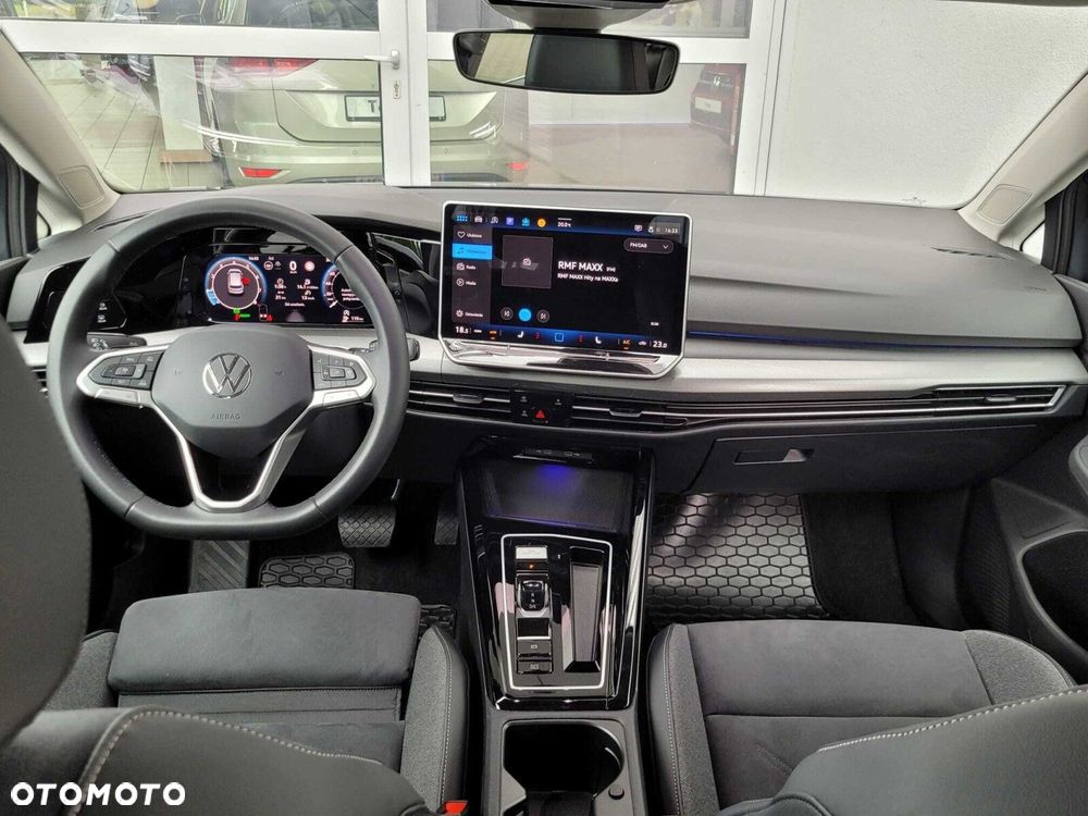 Volkswagen Golf - 6