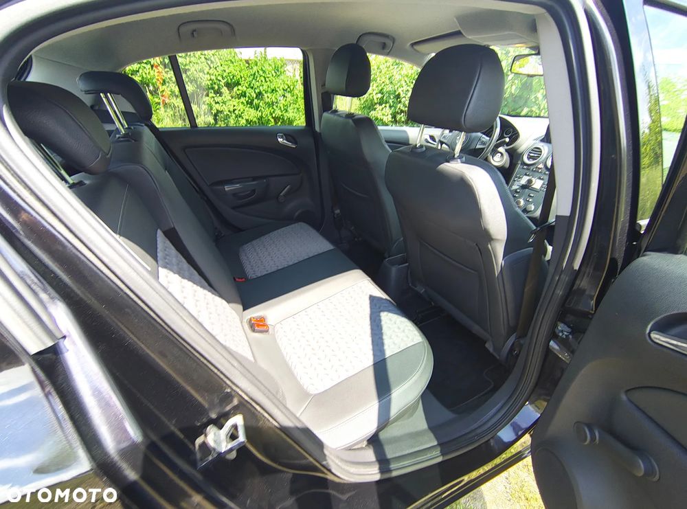 Opel Corsa 1.4 16V Cosmo - 25