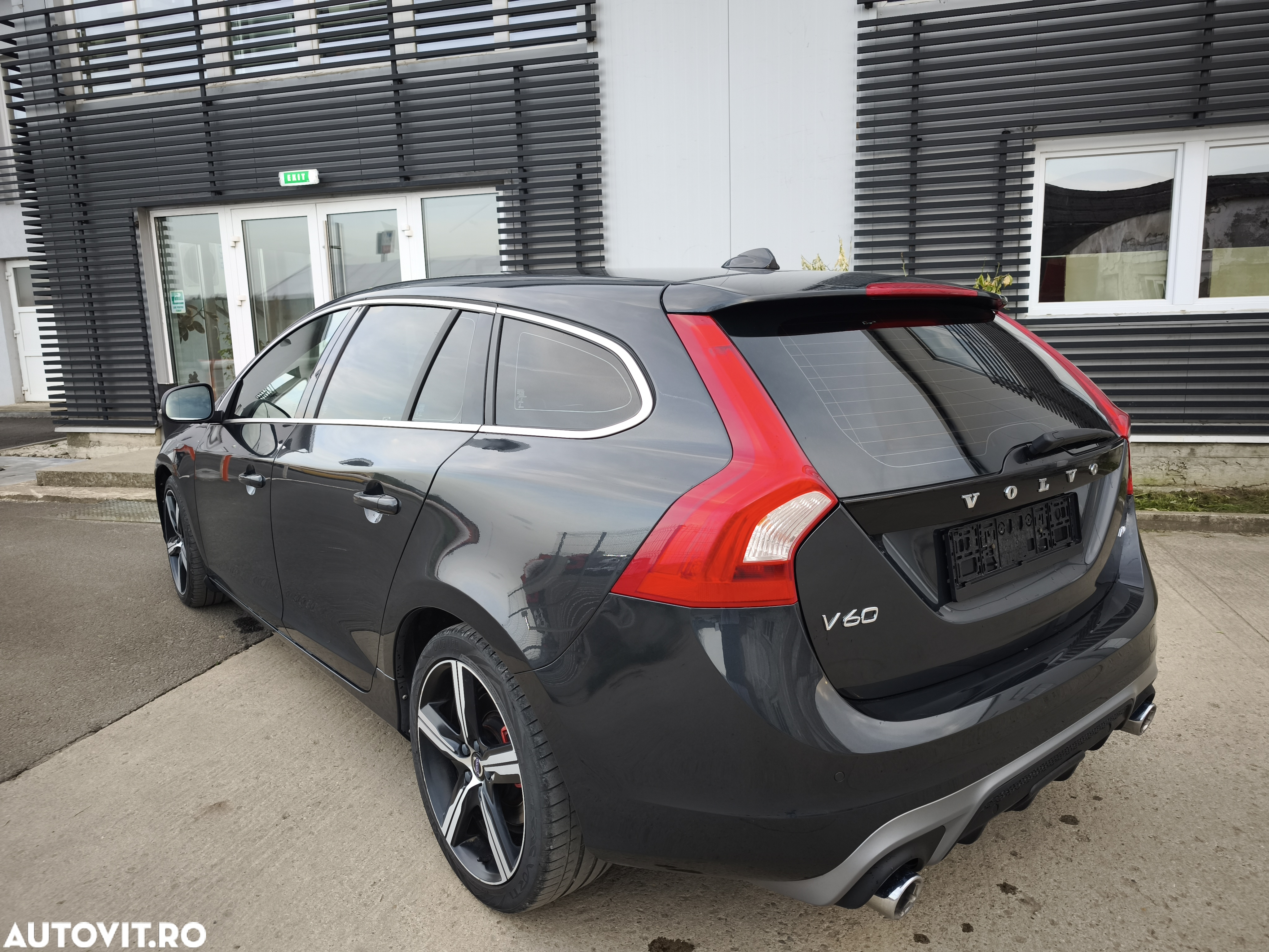 Volvo V60 D4 AWD Geartronic RDesign - 4