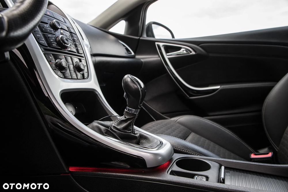 Opel Astra 1.6 Turbo Cosmo - 36